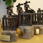 Statuetki MBATL i Fundacji Akapi